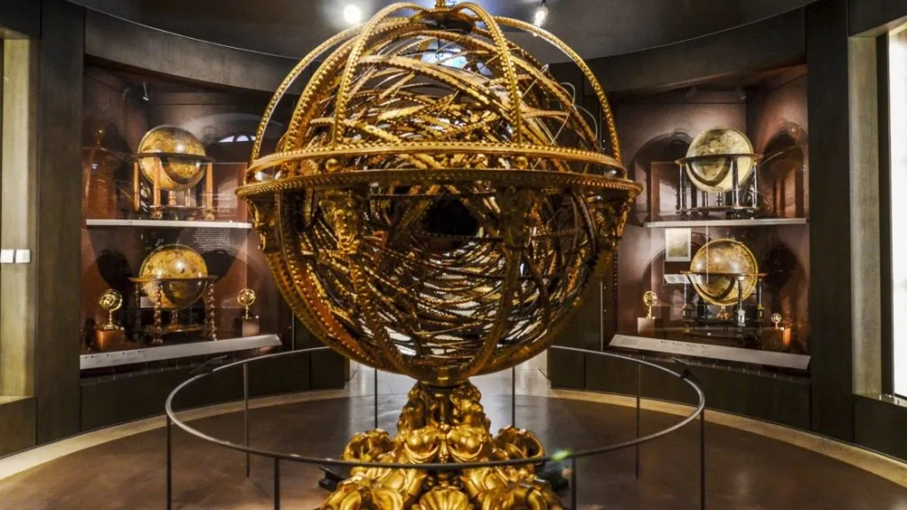 გალილეოს მუზეუმი და მრგვალი დედამიწის გამოგონება