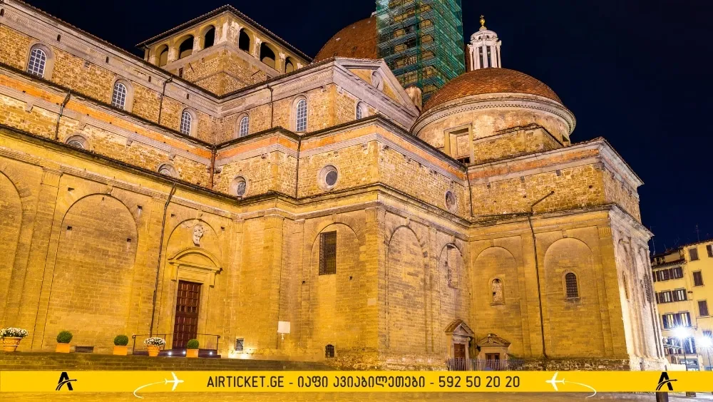 სან ლორენცოს ბაზილიკა ღამით